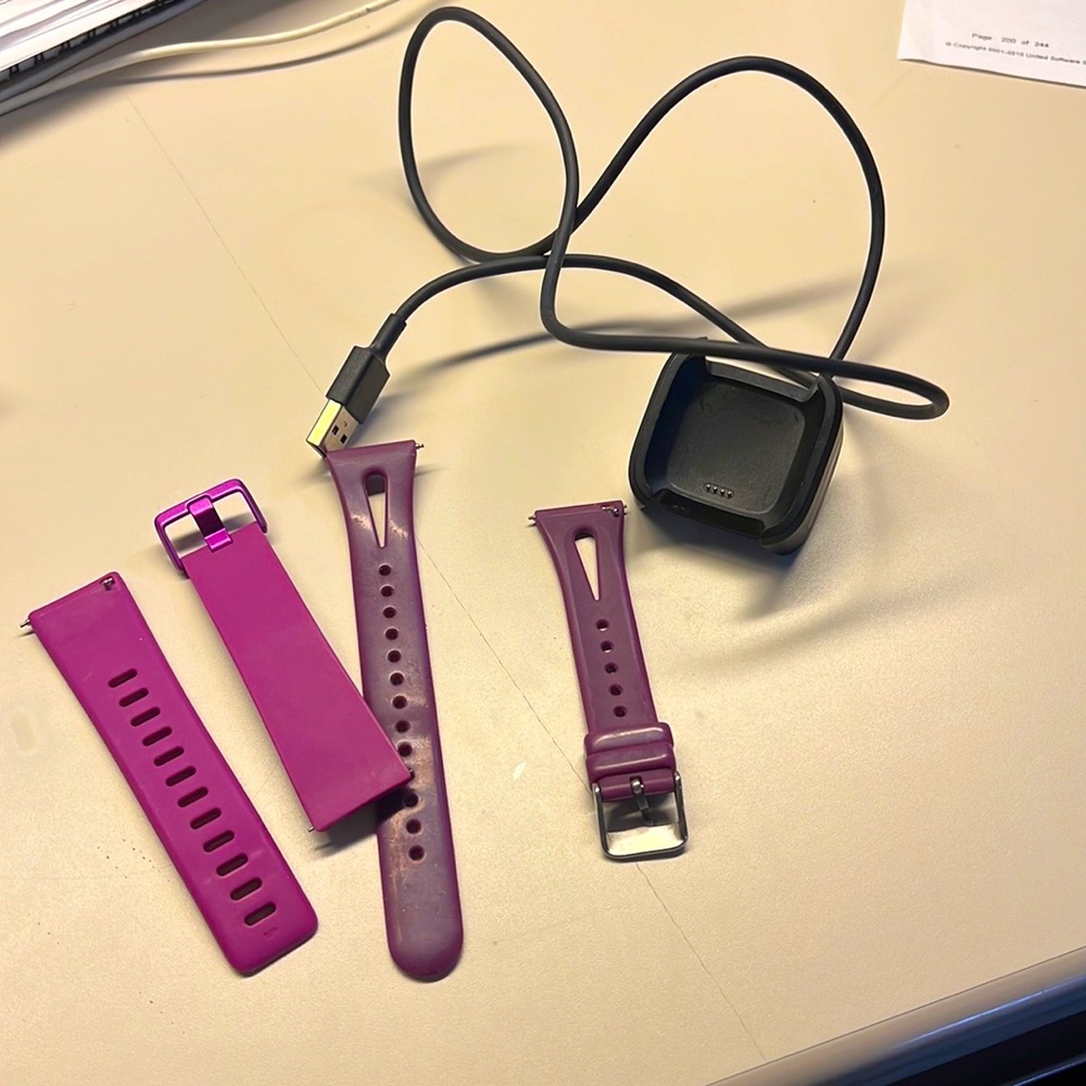 Fit Bit Versa Charger & Extra Bands